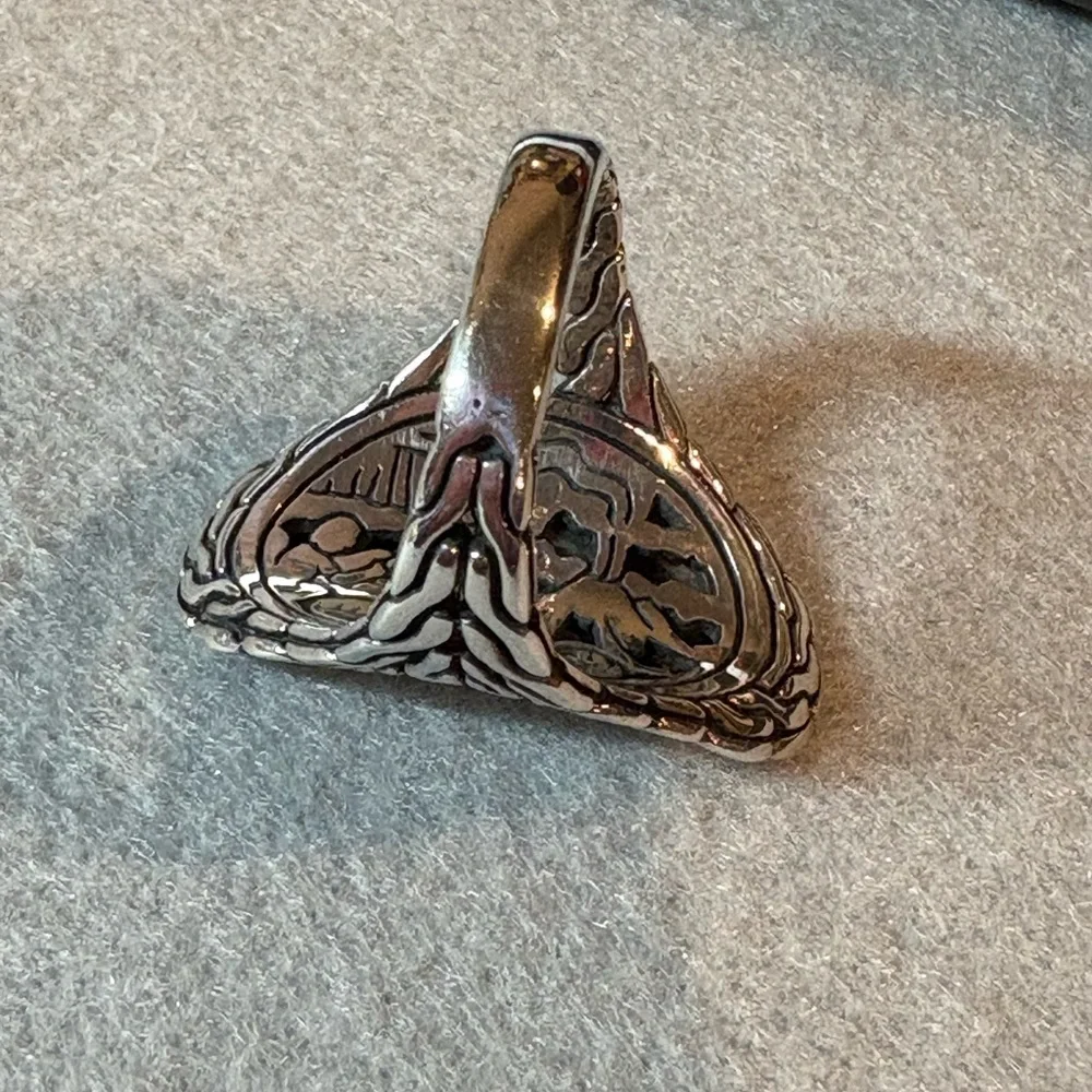 John Hardy Polished Hammered Silver Saddle Ring - Picture 4 of 8